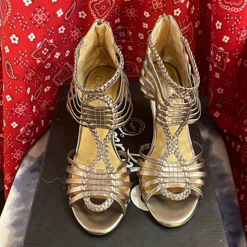 Seychelles Leather Strappy Metallic Heels Back Zipper Size 7.5